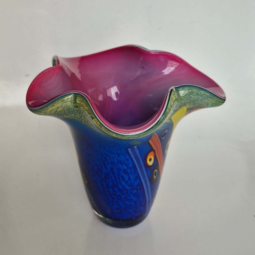 Beautiful Glass Vase - Picture 4 of 7